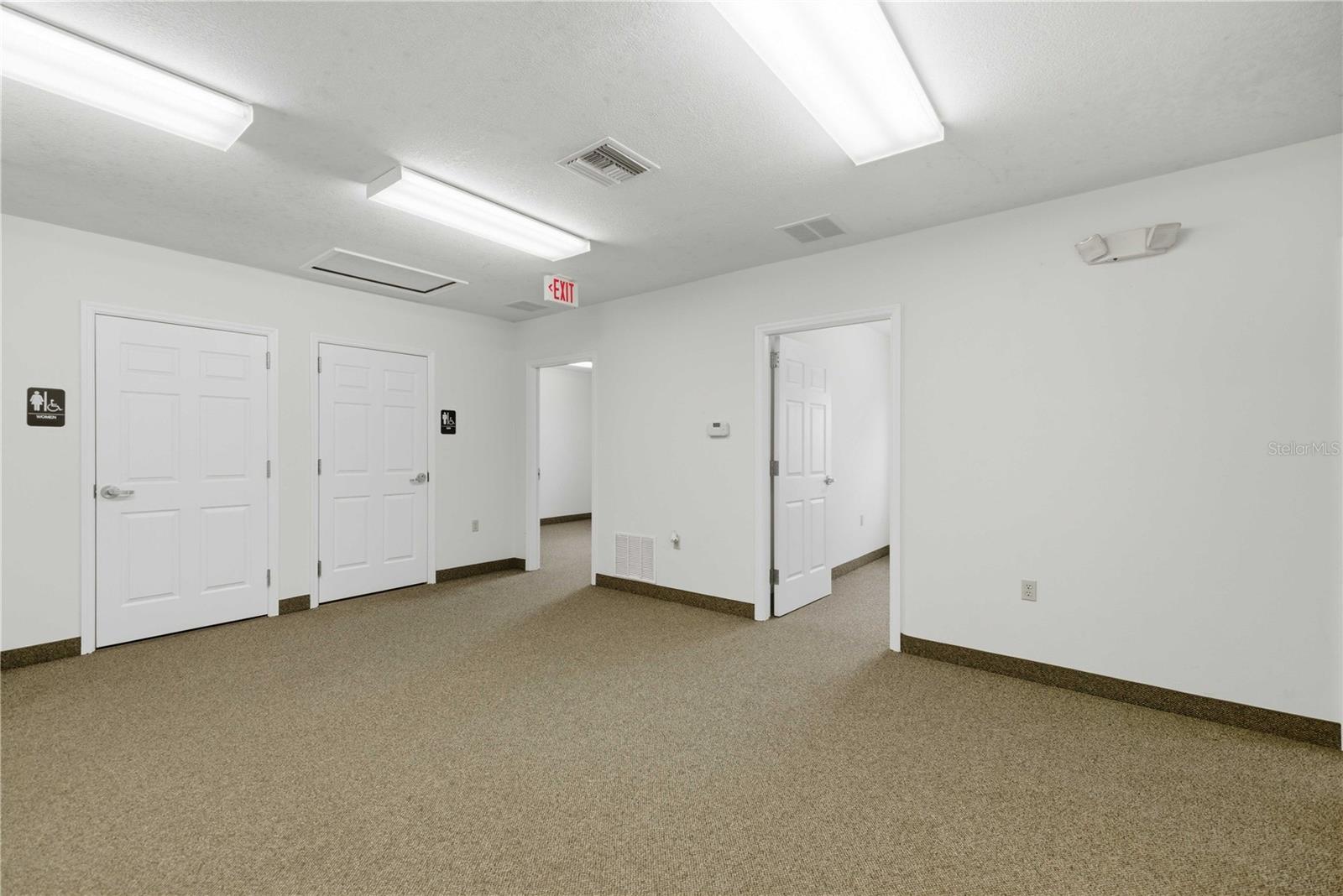 35TH STREET INDUST COMPLEX - Commercial Lease