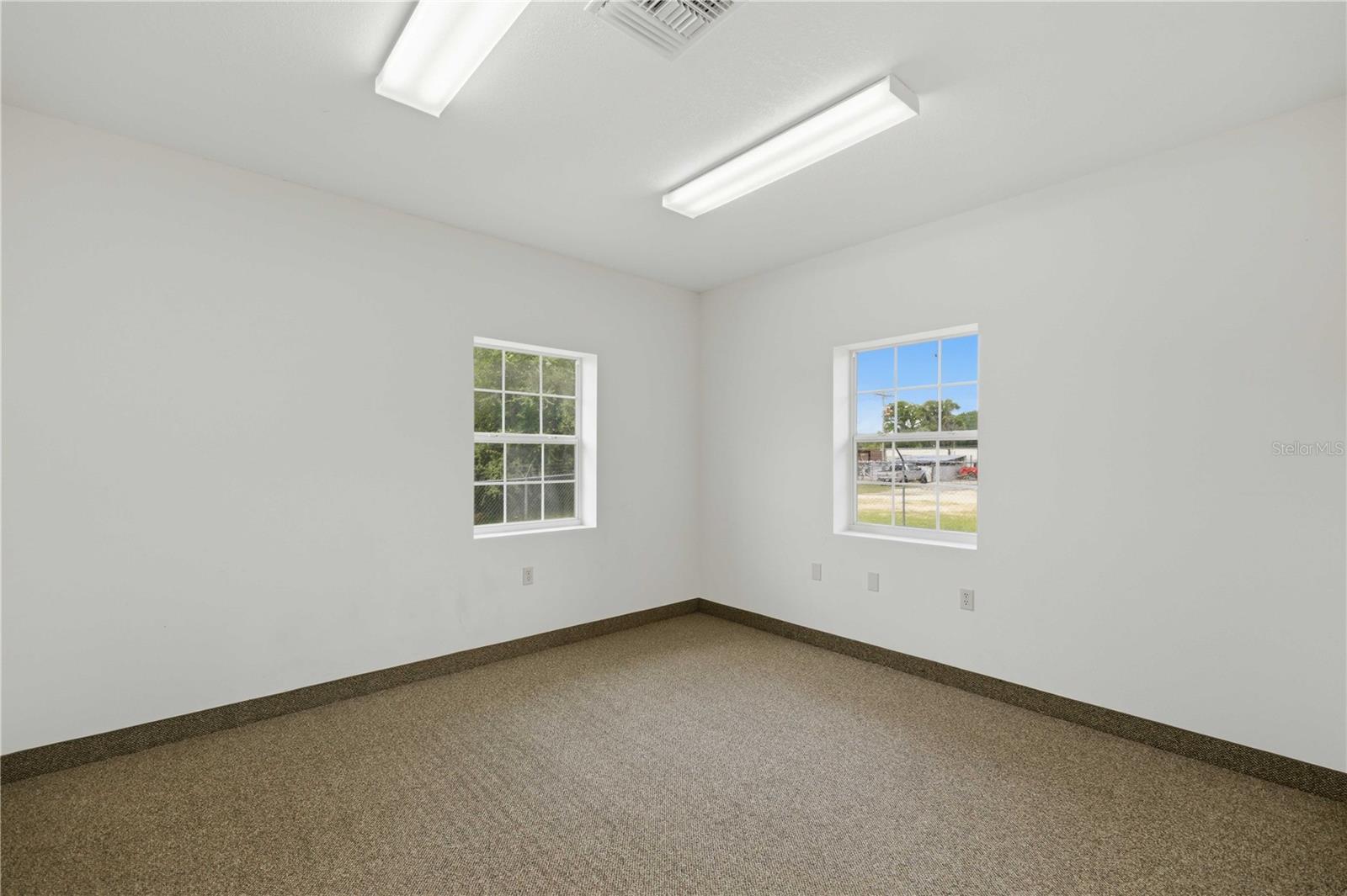 35TH STREET INDUST COMPLEX - Commercial Lease