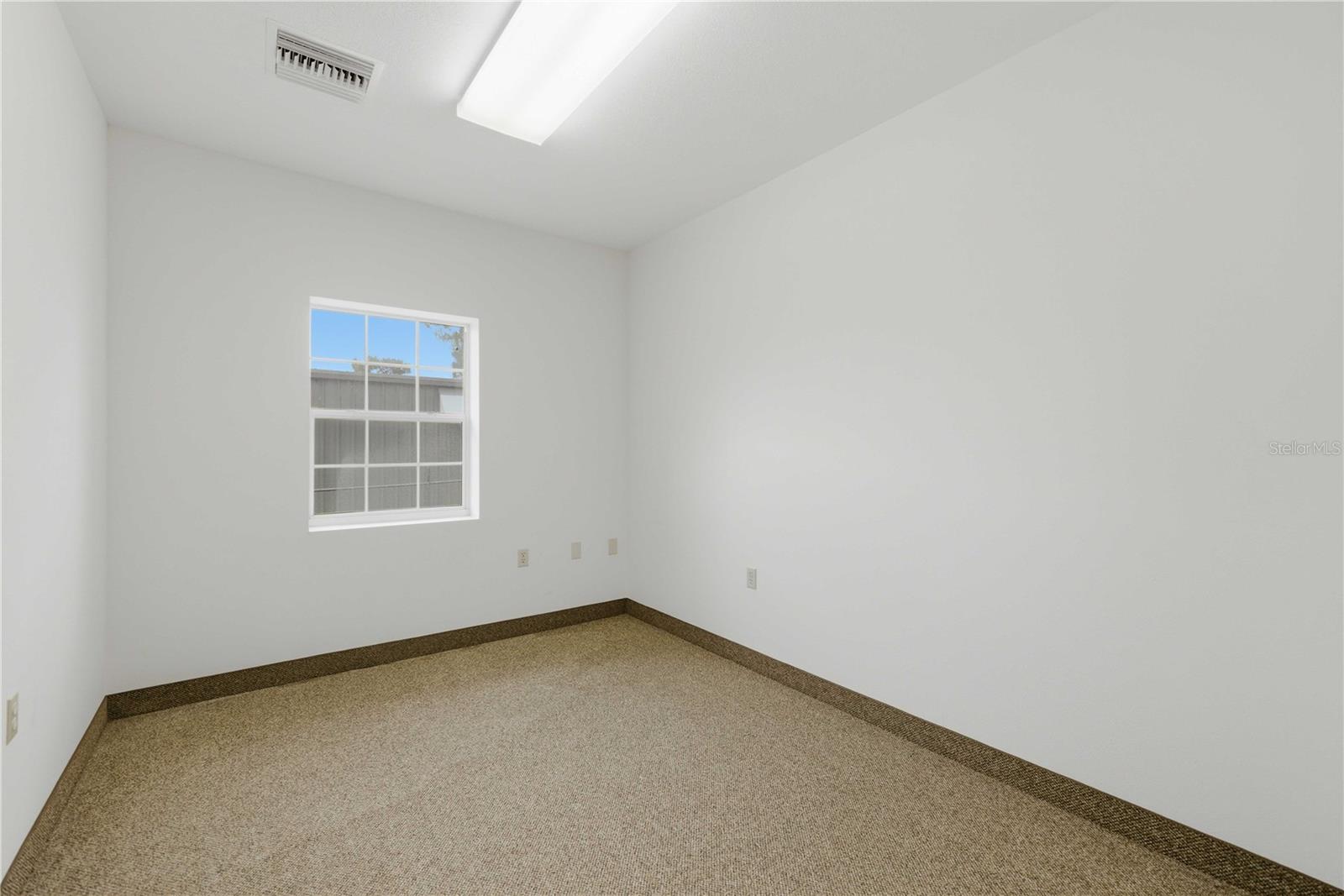 35TH STREET INDUST COMPLEX - Commercial Lease