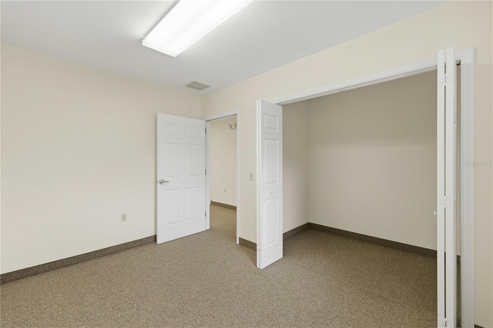 35TH STREET INDUST COMPLEX - Commercial Lease