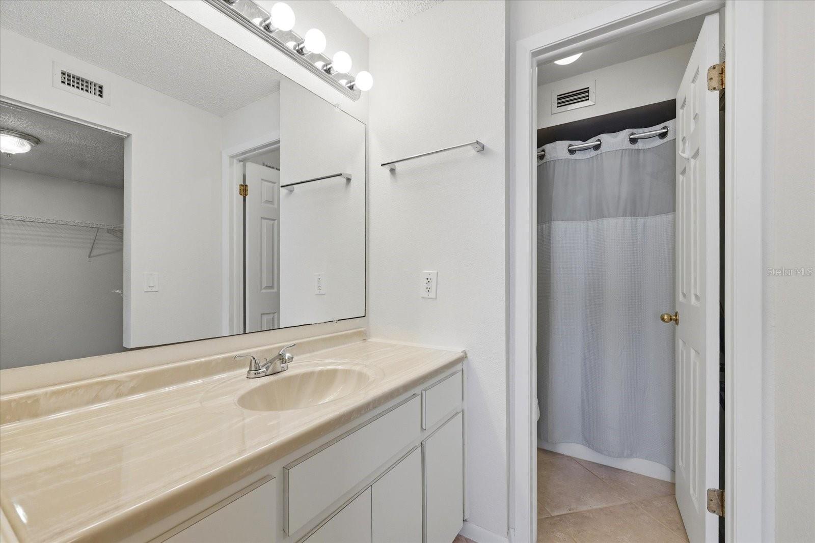 610 ISLAND WAY CONDO - Residential