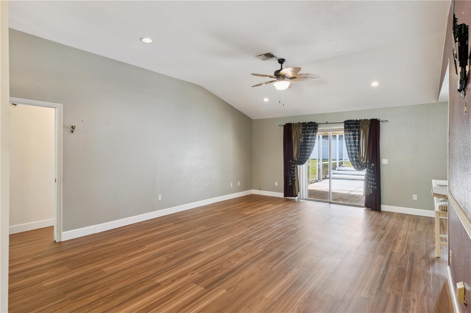 LA VISTA REP - Residential