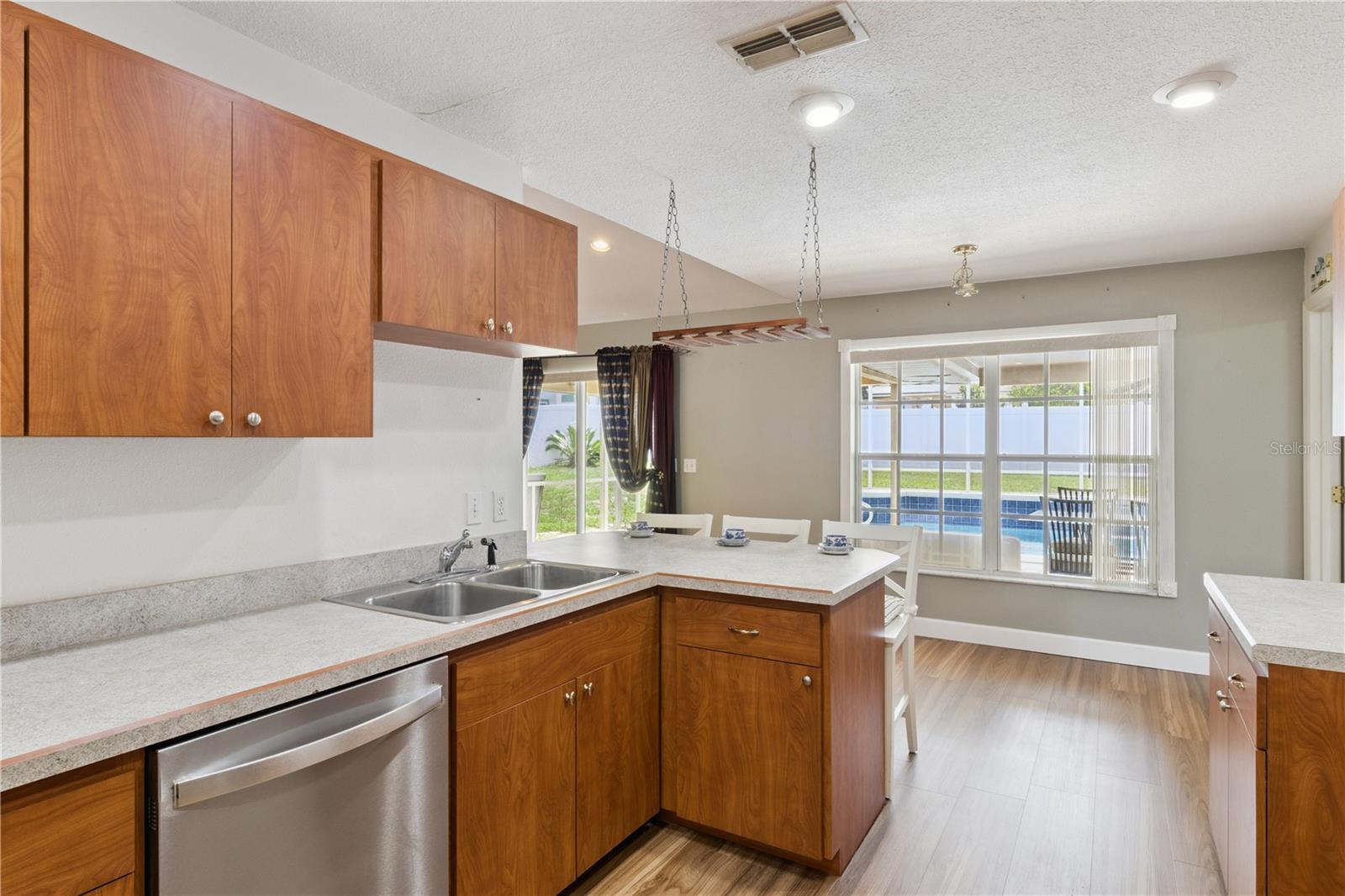 LA VISTA REP - Residential