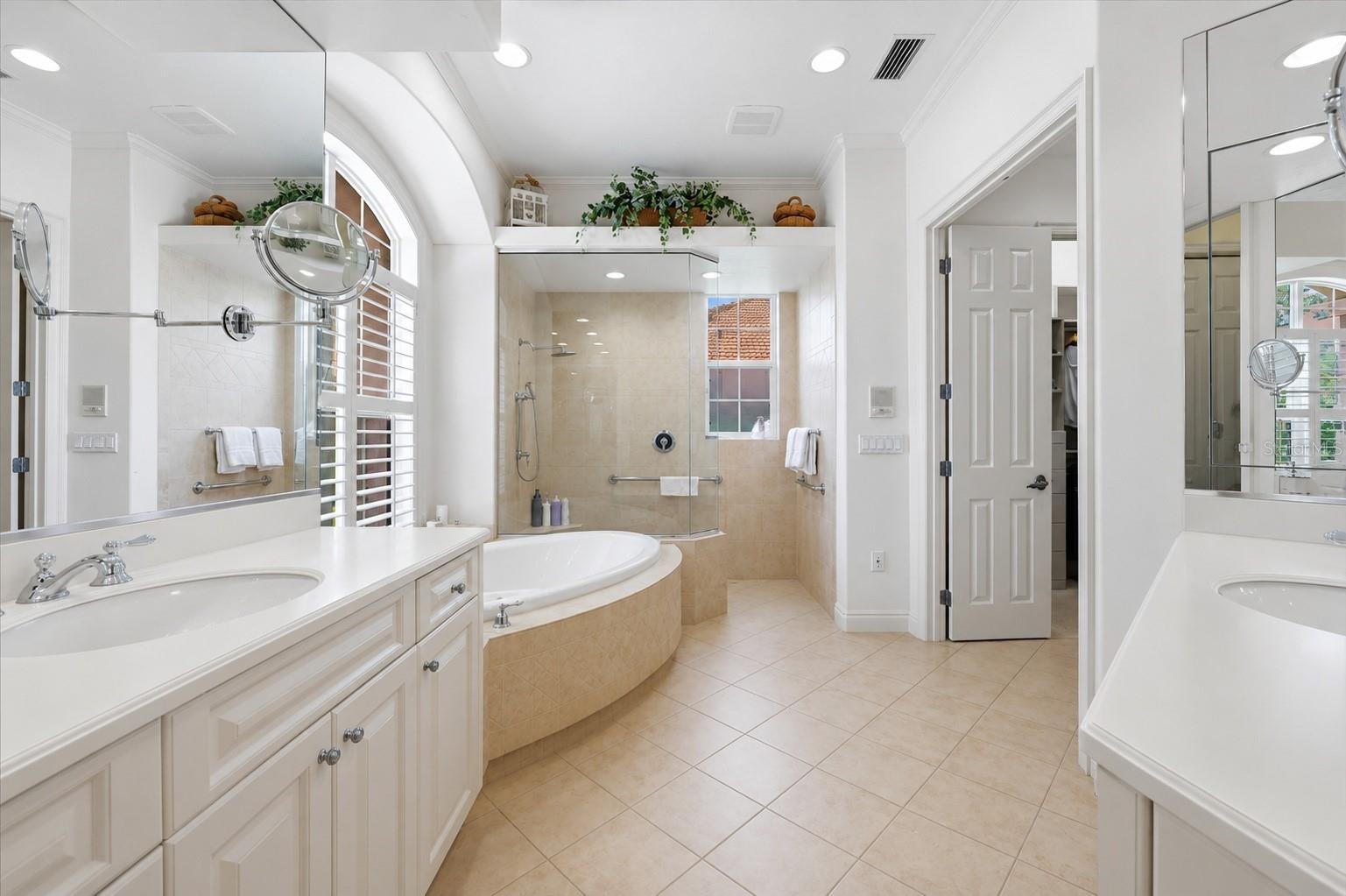 UNIVERSITY PARK COUNTRY CLUB - Residential