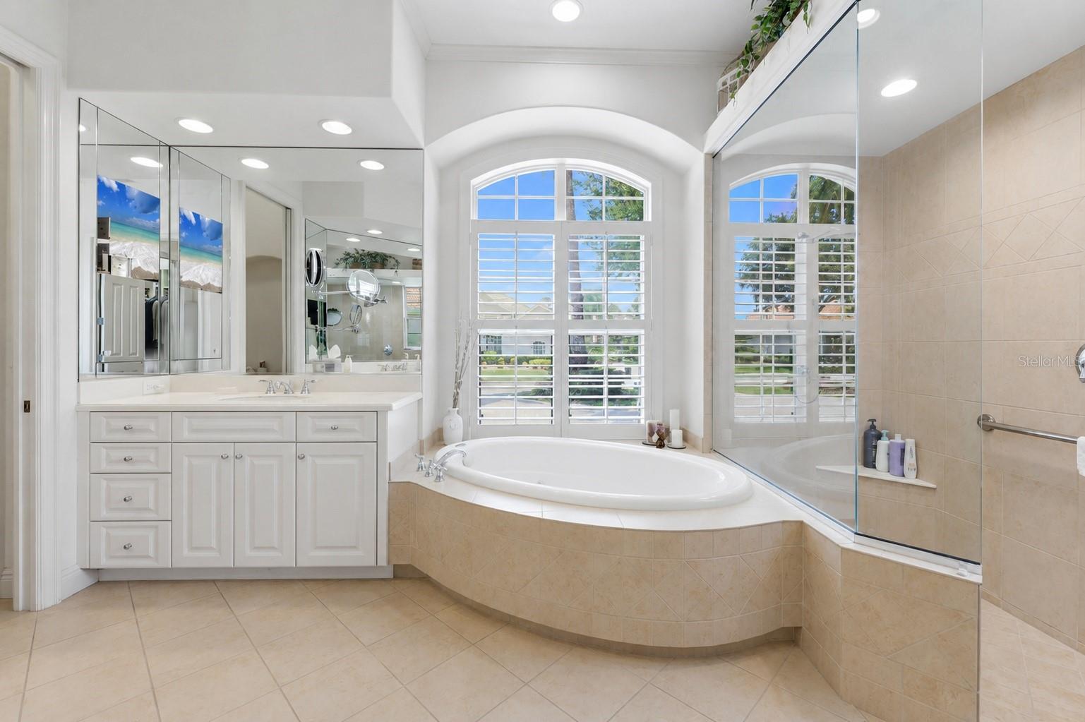 UNIVERSITY PARK COUNTRY CLUB - Residential