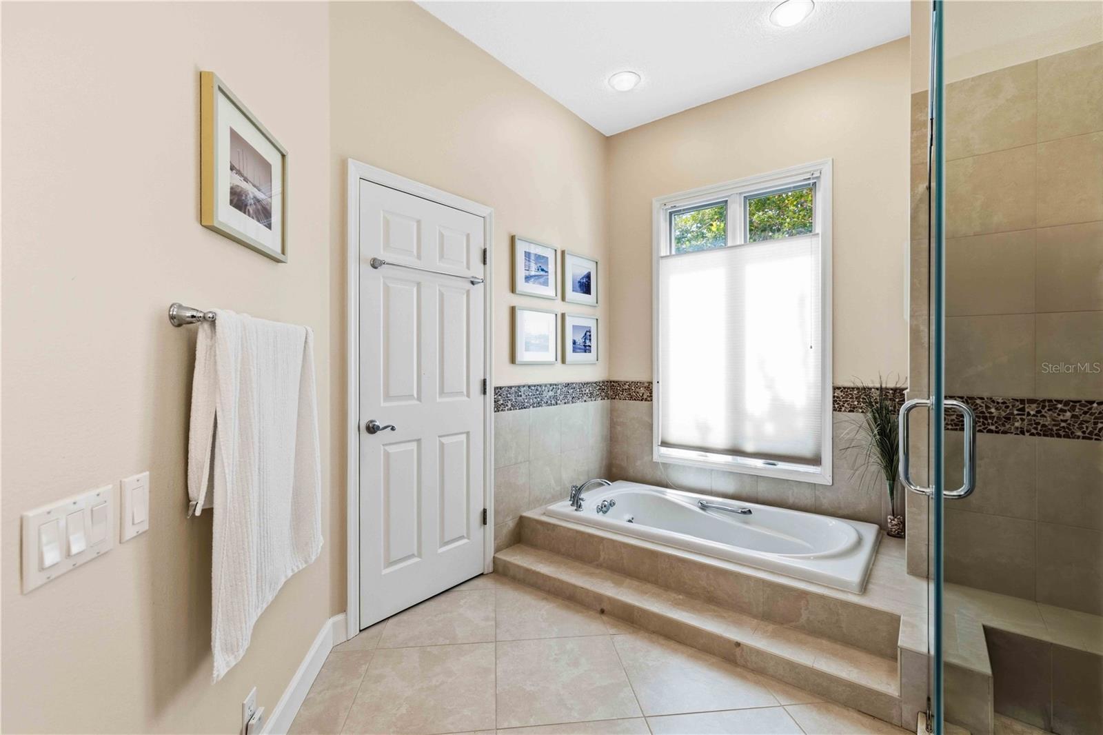 ROSEDALE - Residential