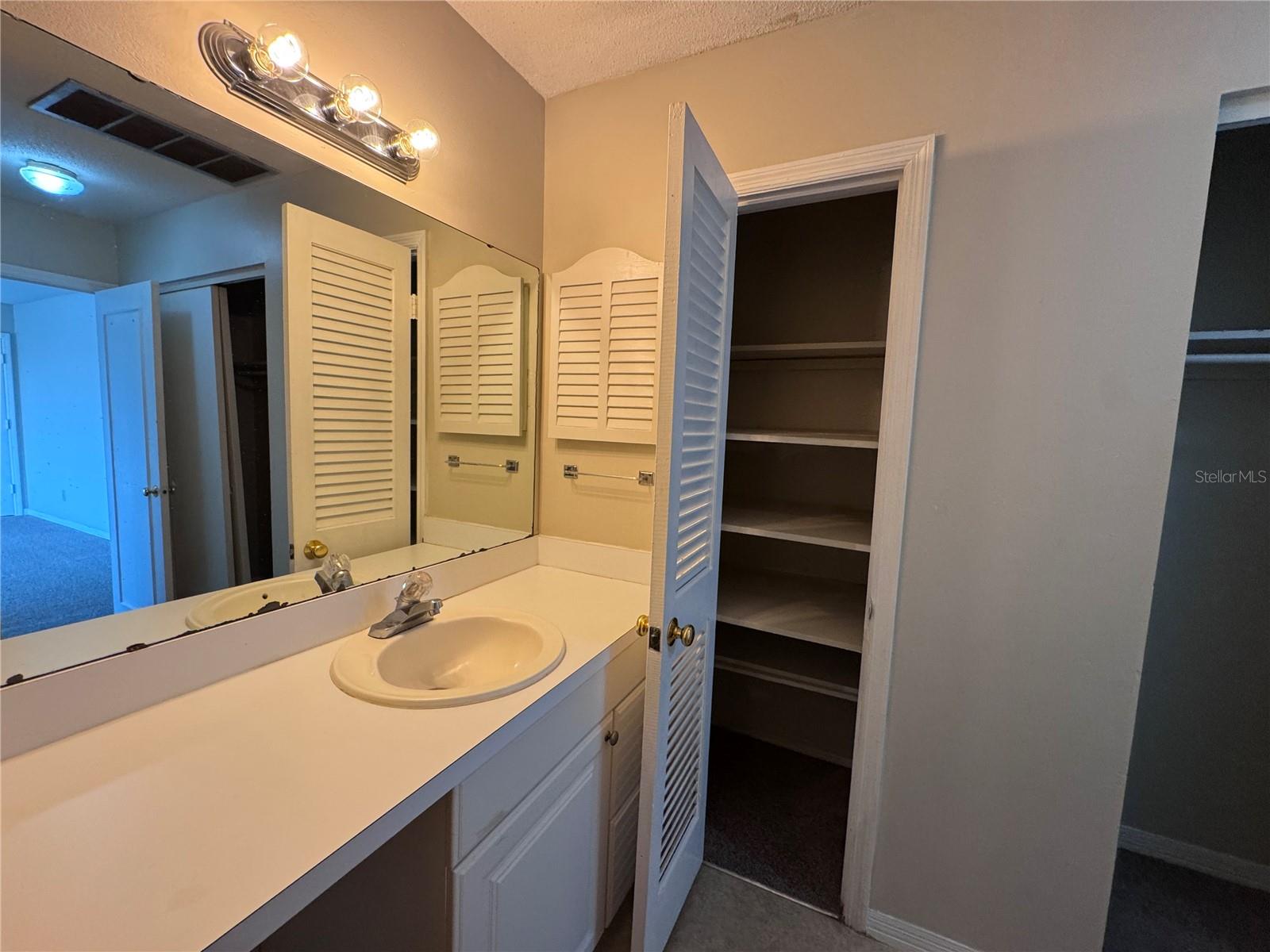 LAKE HOWELL ARMS CONDO - Residential Lease