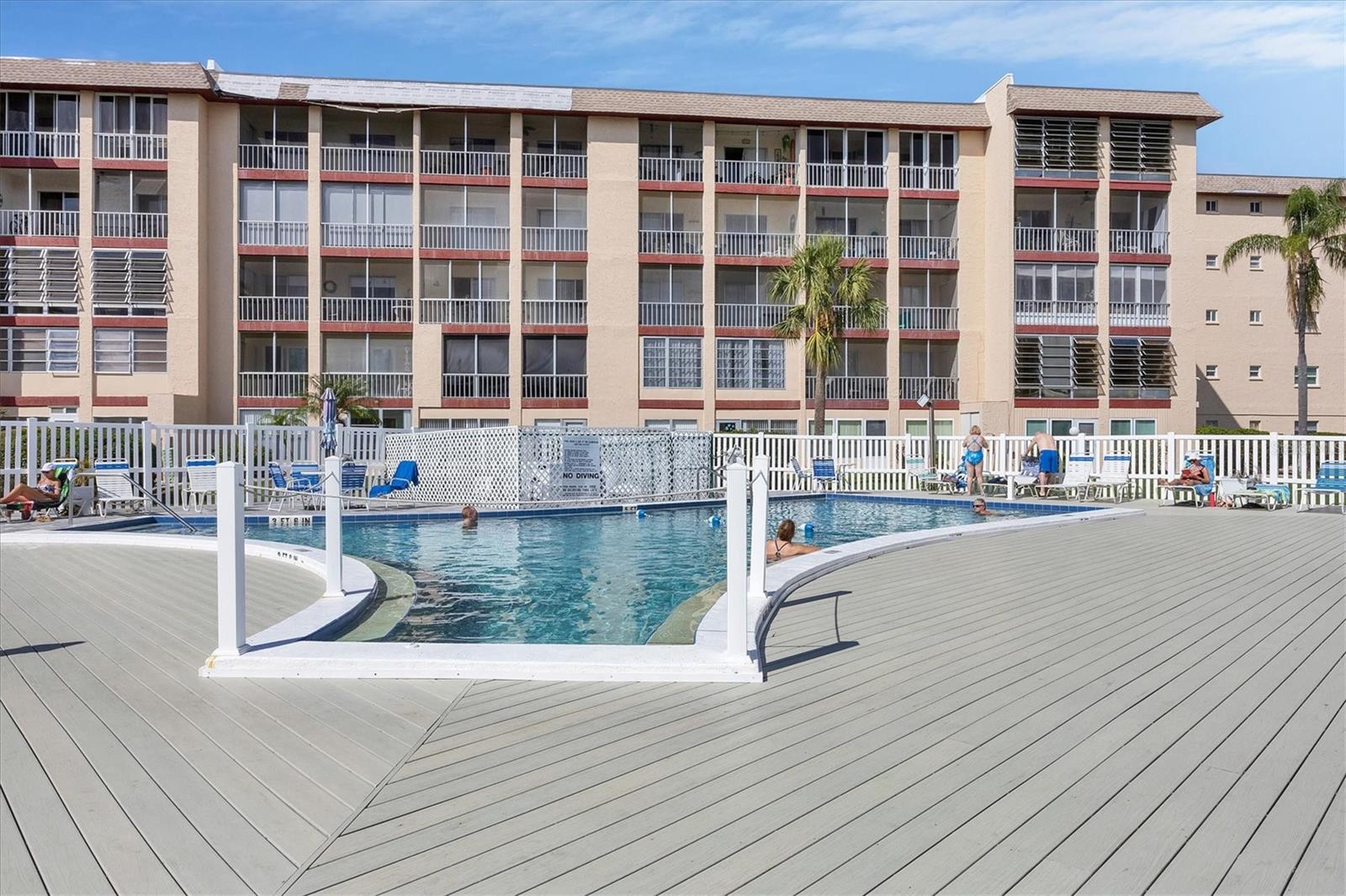 BAYSHORE ON THE LAKE APTS SEC 4 - Residential Lease