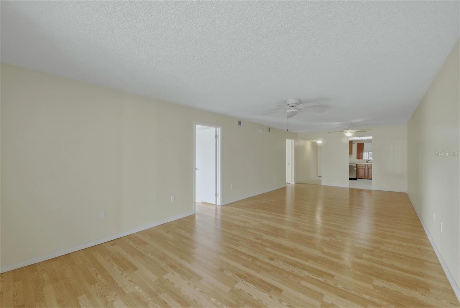 BAYSHORE ON THE LAKE APTS SEC 4 - Residential Lease