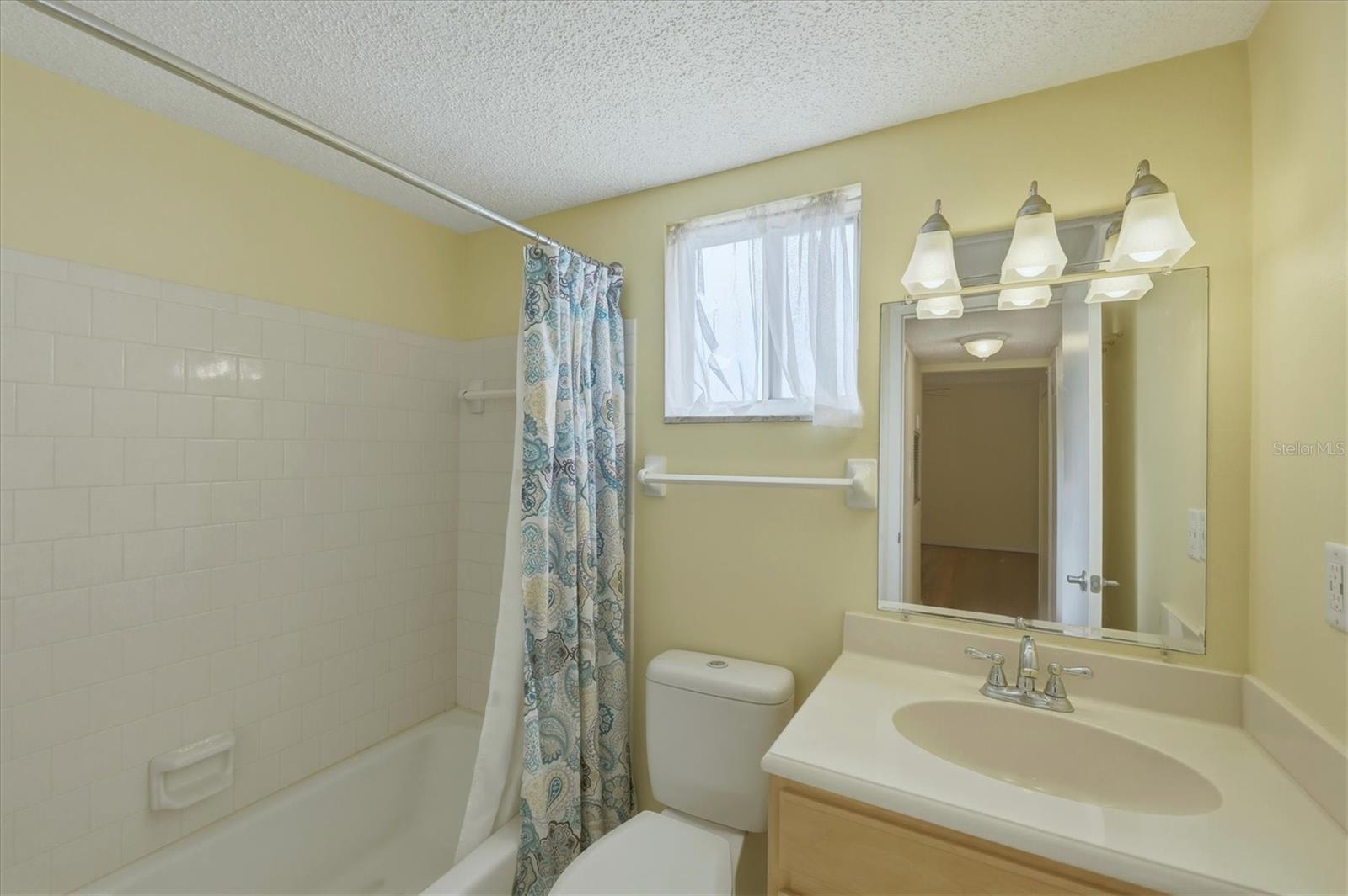 BAYSHORE ON THE LAKE APTS SEC 4 - Residential Lease