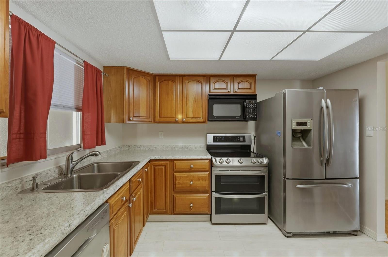 BAYSHORE ON THE LAKE APTS SEC 4 - Residential Lease