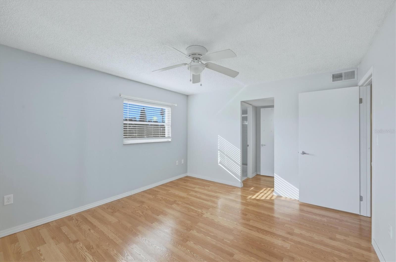 BAYSHORE ON THE LAKE APTS SEC 4 - Residential Lease