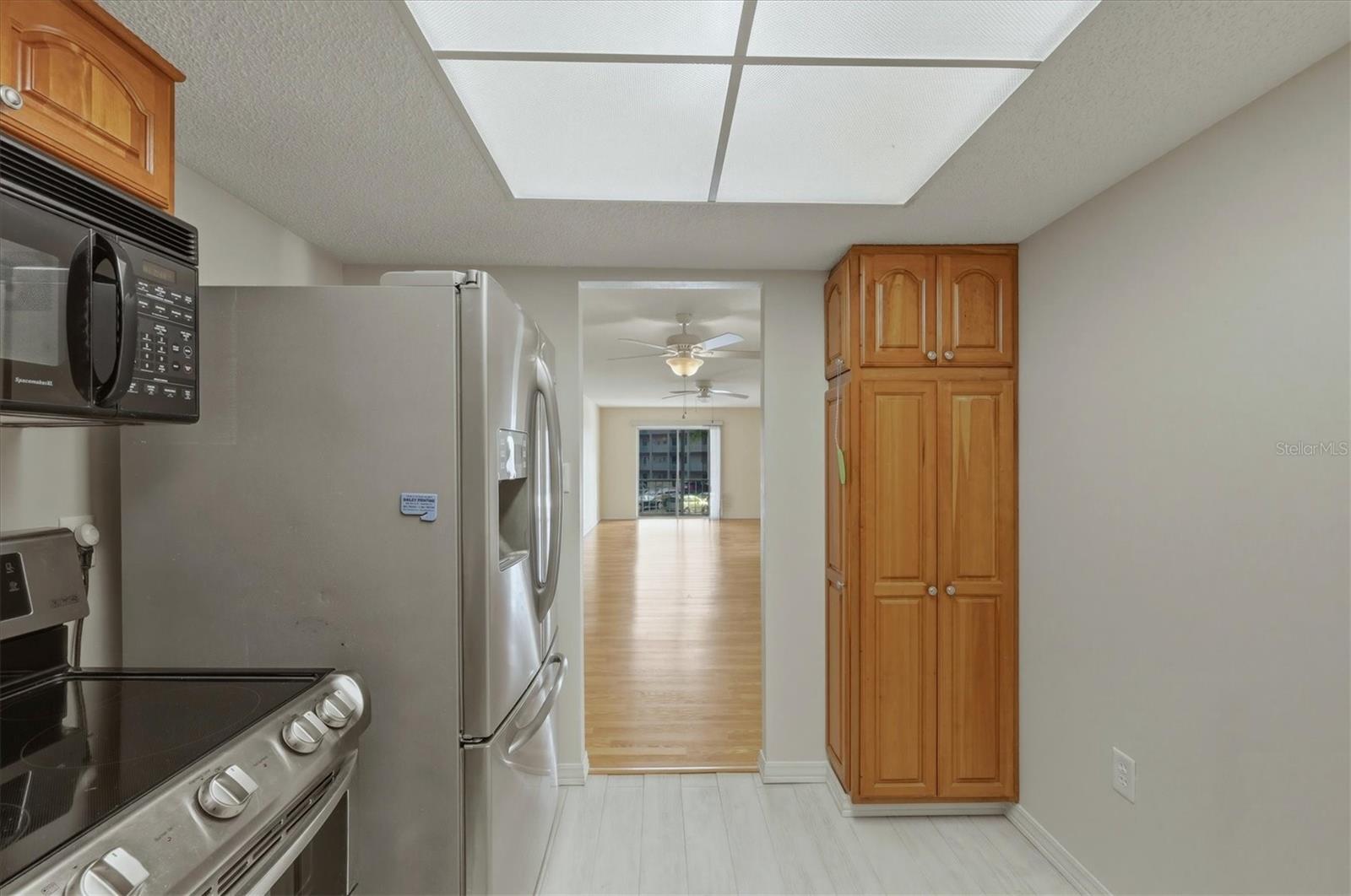 BAYSHORE ON THE LAKE APTS SEC 4 - Residential Lease