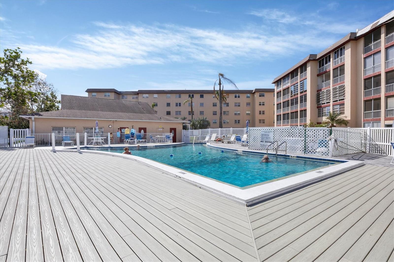BAYSHORE ON THE LAKE APTS SEC 4 - Residential Lease