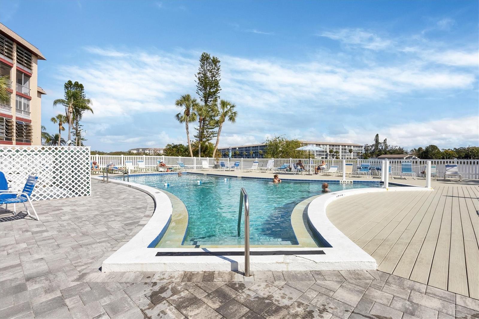 BAYSHORE ON THE LAKE APTS SEC 4 - Residential Lease