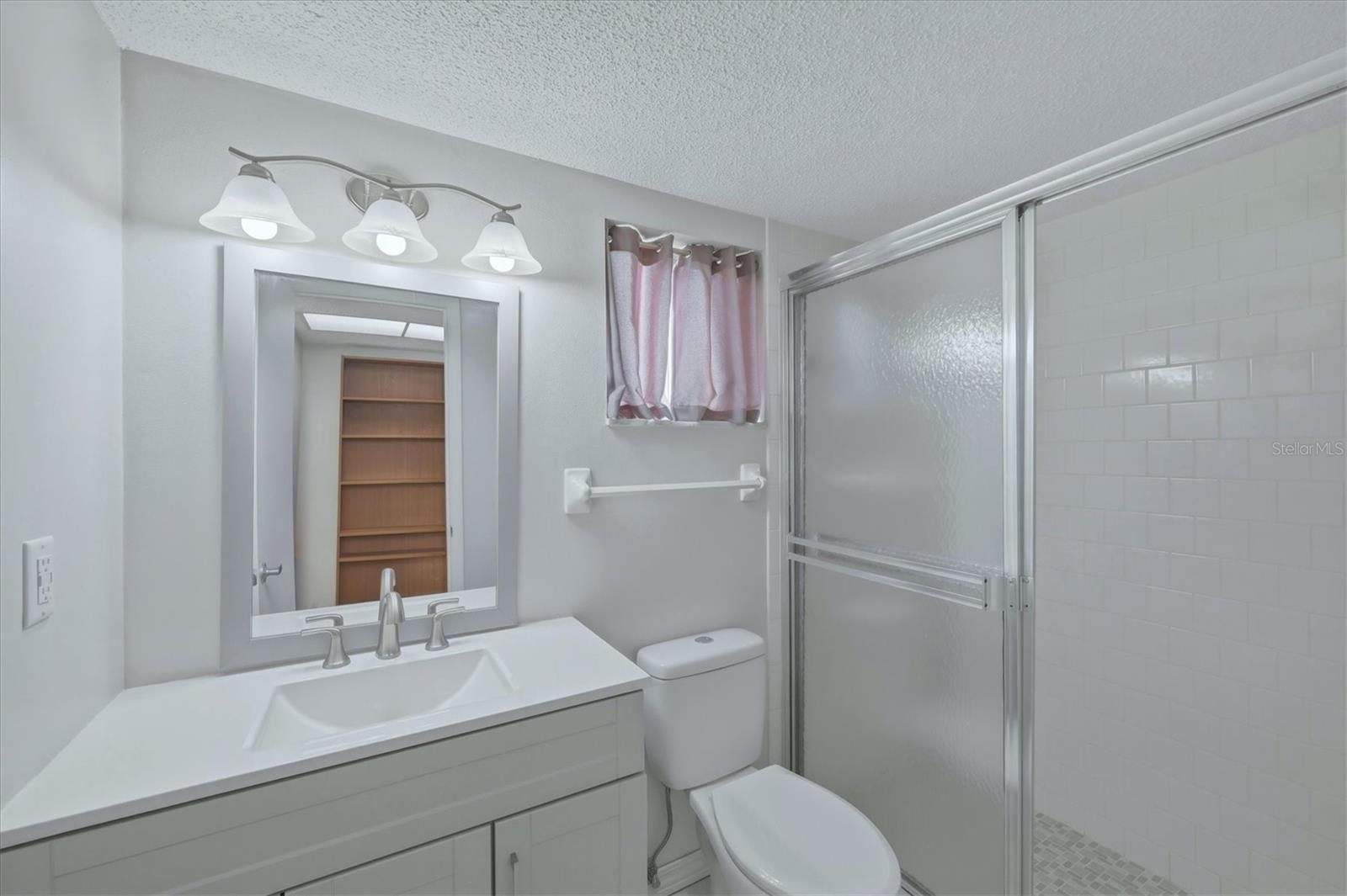 BAYSHORE ON THE LAKE APTS SEC 4 - Residential Lease
