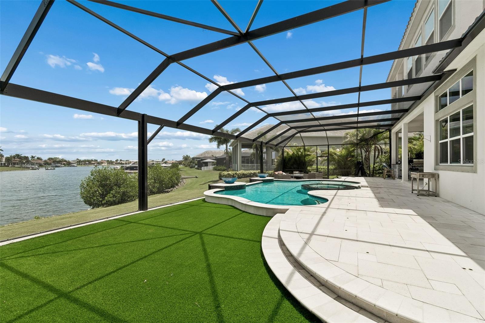 MIRABAY - Residential