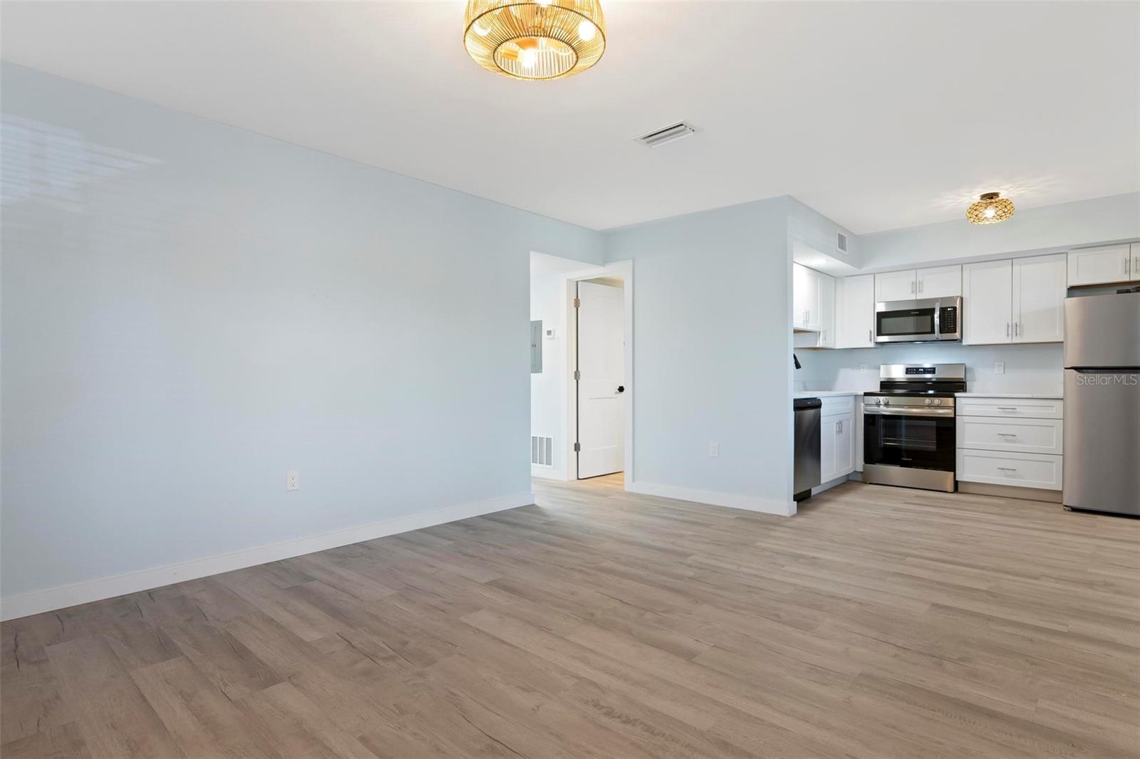 VENETIAN ARMS SEC 1 - Residential Lease