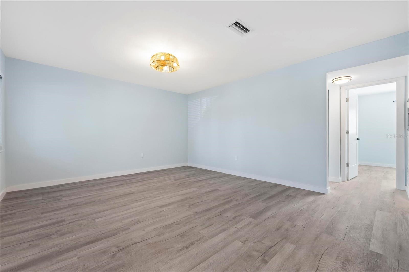 VENETIAN ARMS SEC 1 - Residential Lease