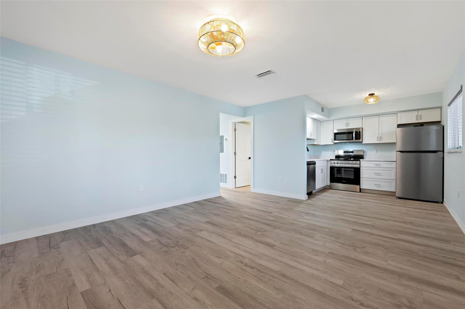 VENETIAN ARMS SEC 1 - Residential Lease