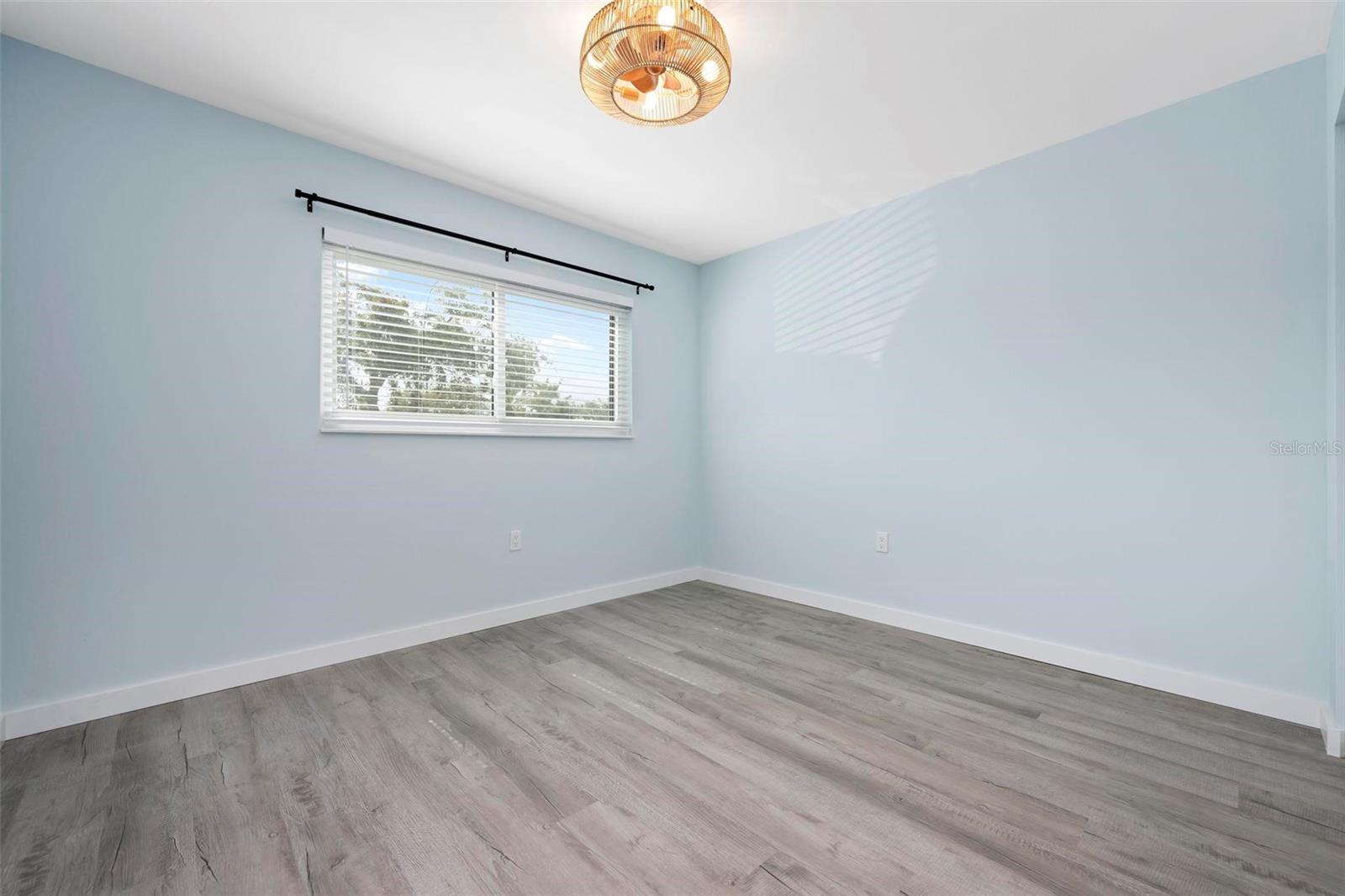 VENETIAN ARMS SEC 1 - Residential Lease