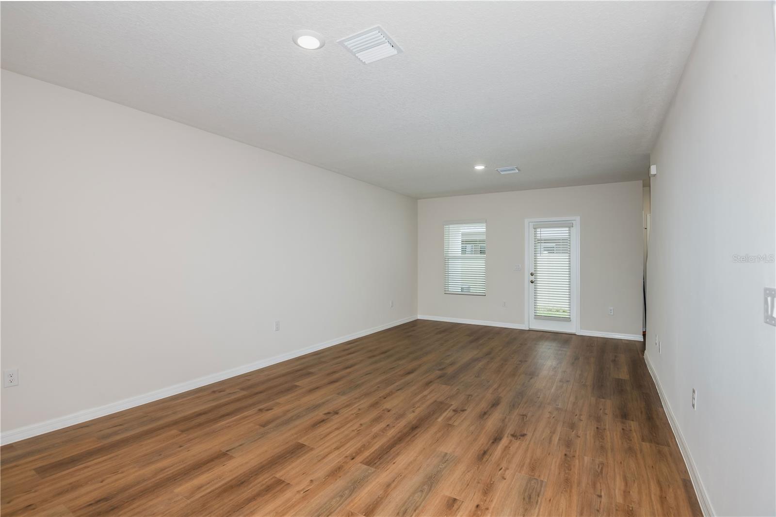 PASADENA WOODS - Residential