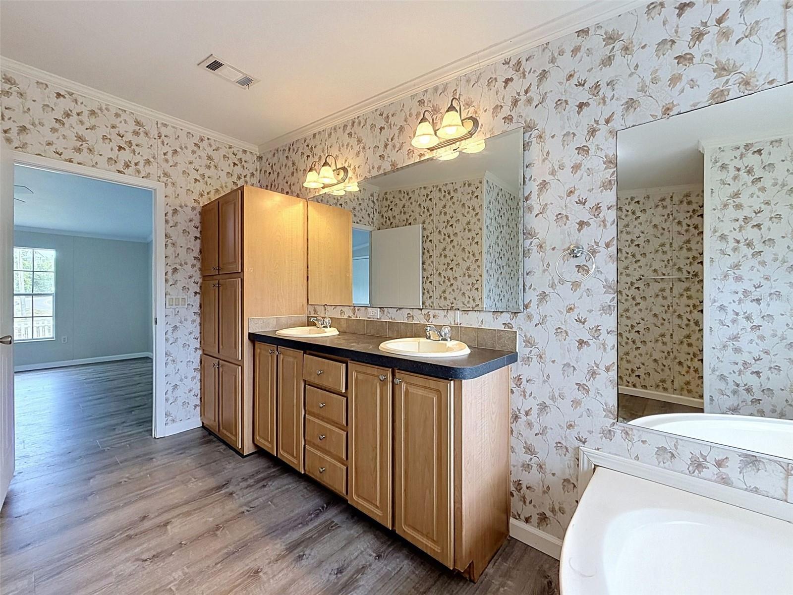 MOON LAKE ESTATES - Residential