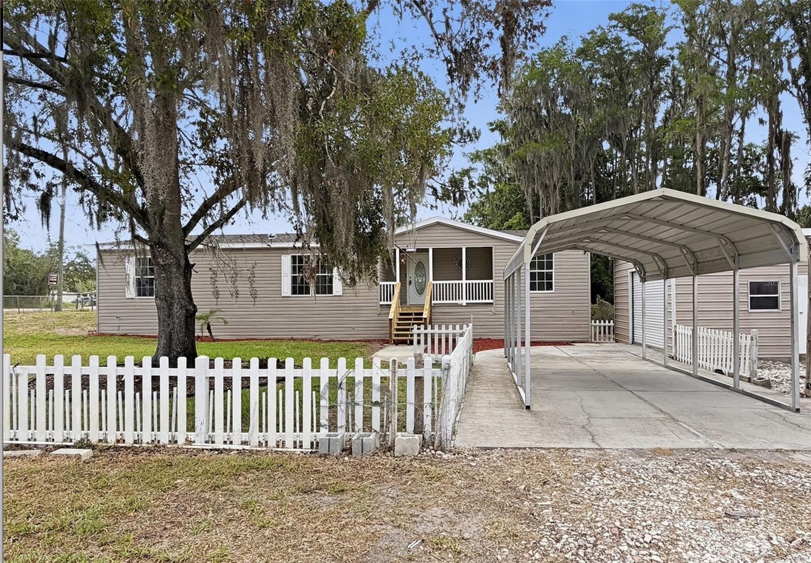MOON LAKE ESTATES - Residential