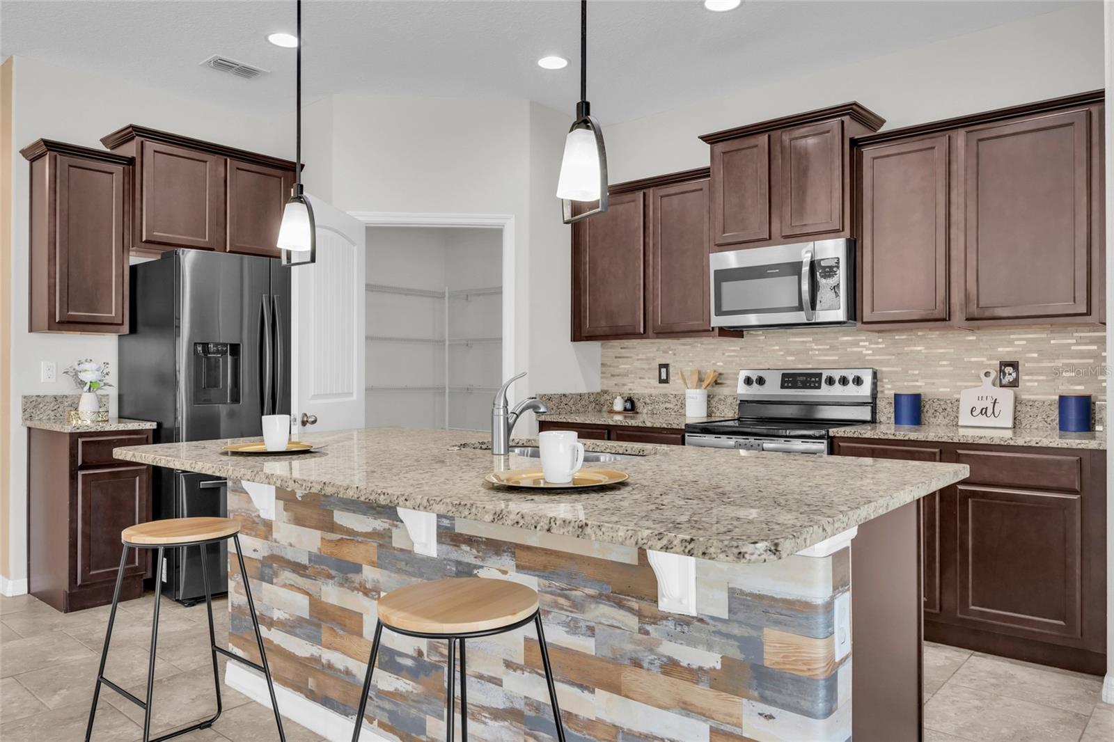 WATERSIDE VILLAGE - Residential
