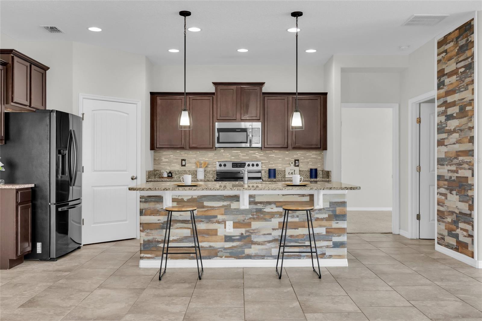 WATERSIDE VILLAGE - Residential