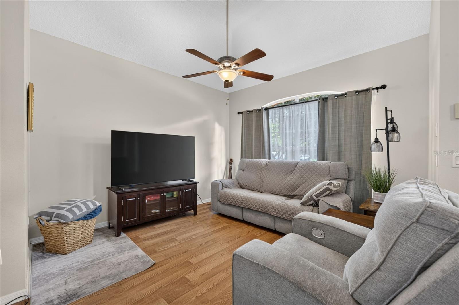 LAKES OF ALOMA - Residential