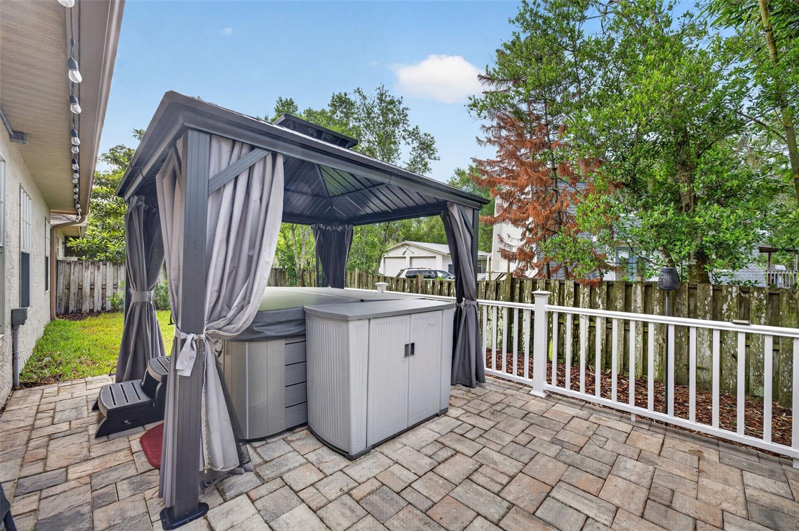 LAKES OF ALOMA - Residential