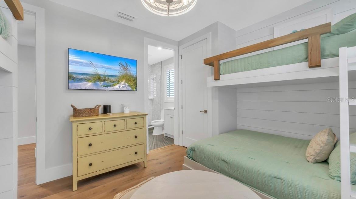 CORTEZ BEACH - Residential