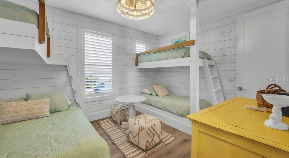 CORTEZ BEACH - Residential