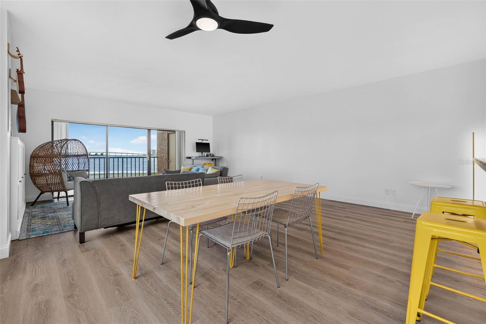 CAMELOT OAKS CONDO - Residential