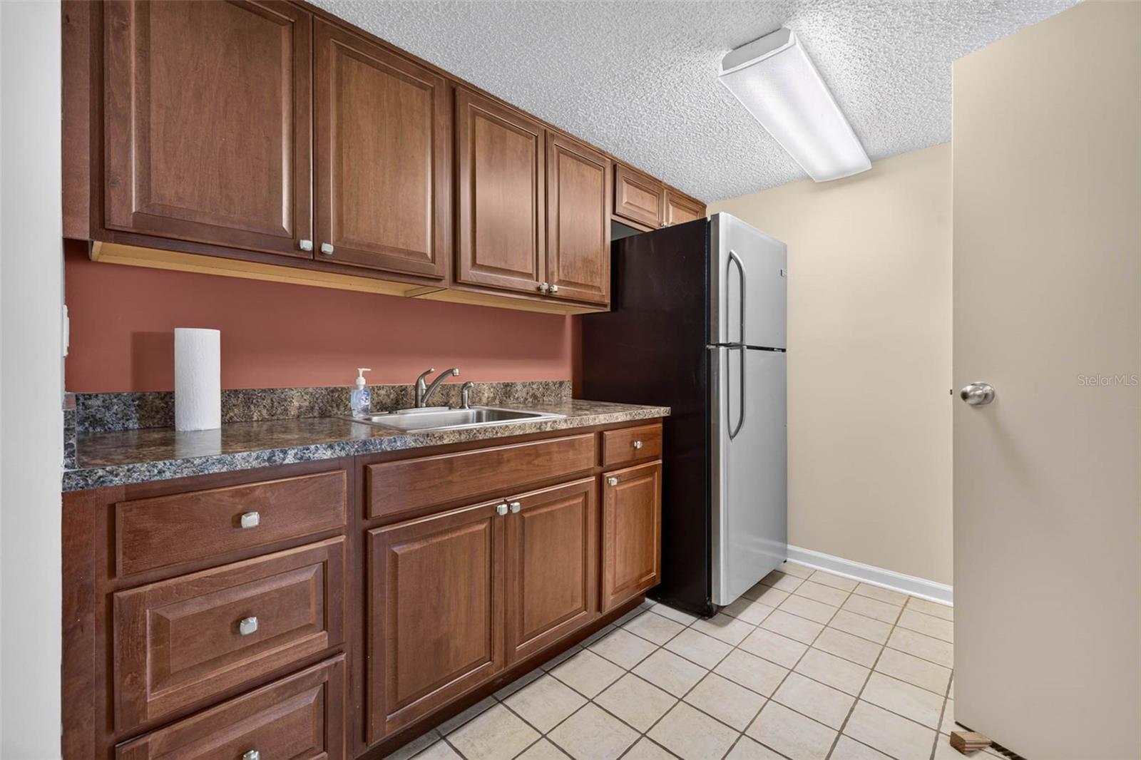 CAMELOT OAKS CONDO - Residential