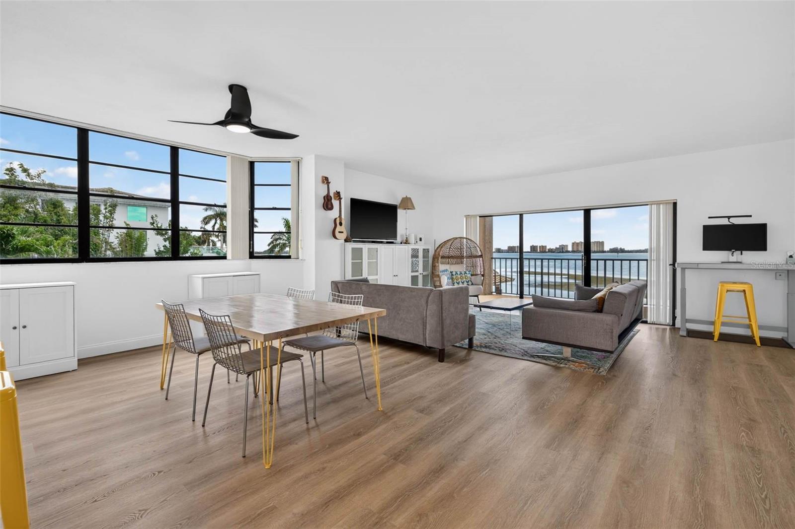 CAMELOT OAKS CONDO - Residential