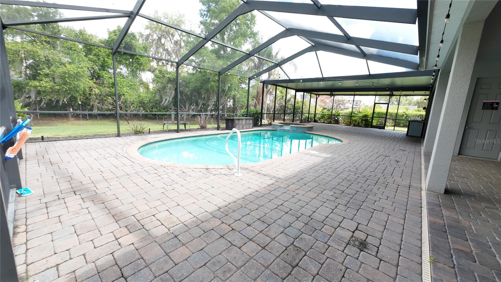 SOUTHERN OAKS - Residential