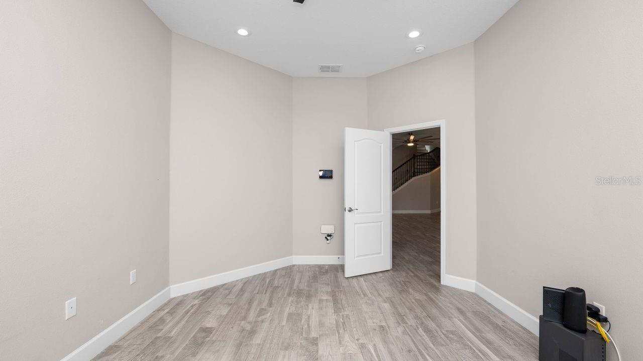 SOUTHERN OAKS - Residential