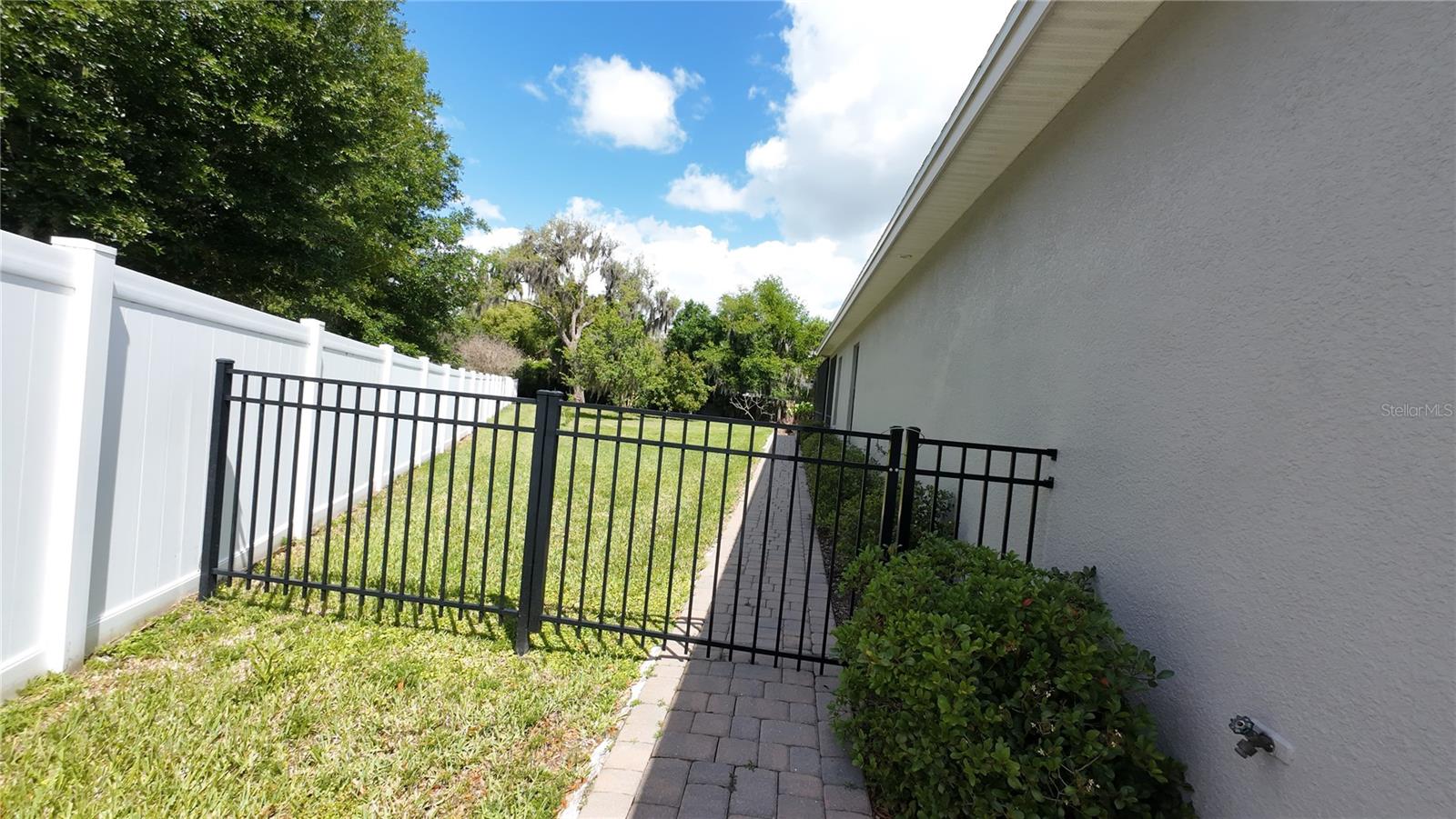 SOUTHERN OAKS - Residential