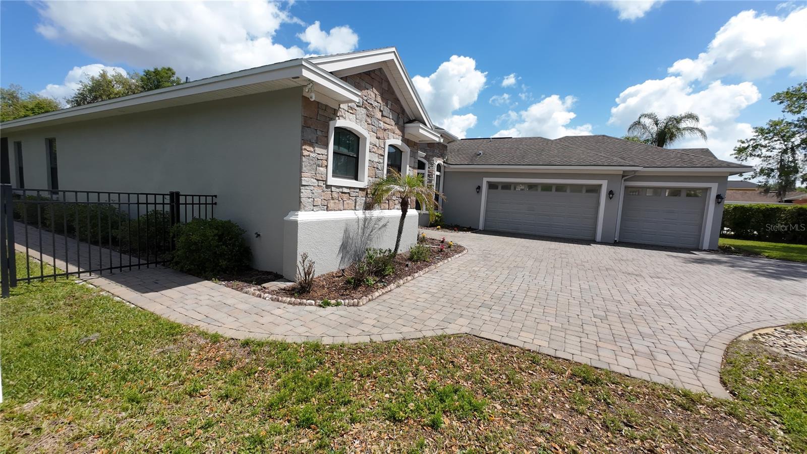 SOUTHERN OAKS - Residential