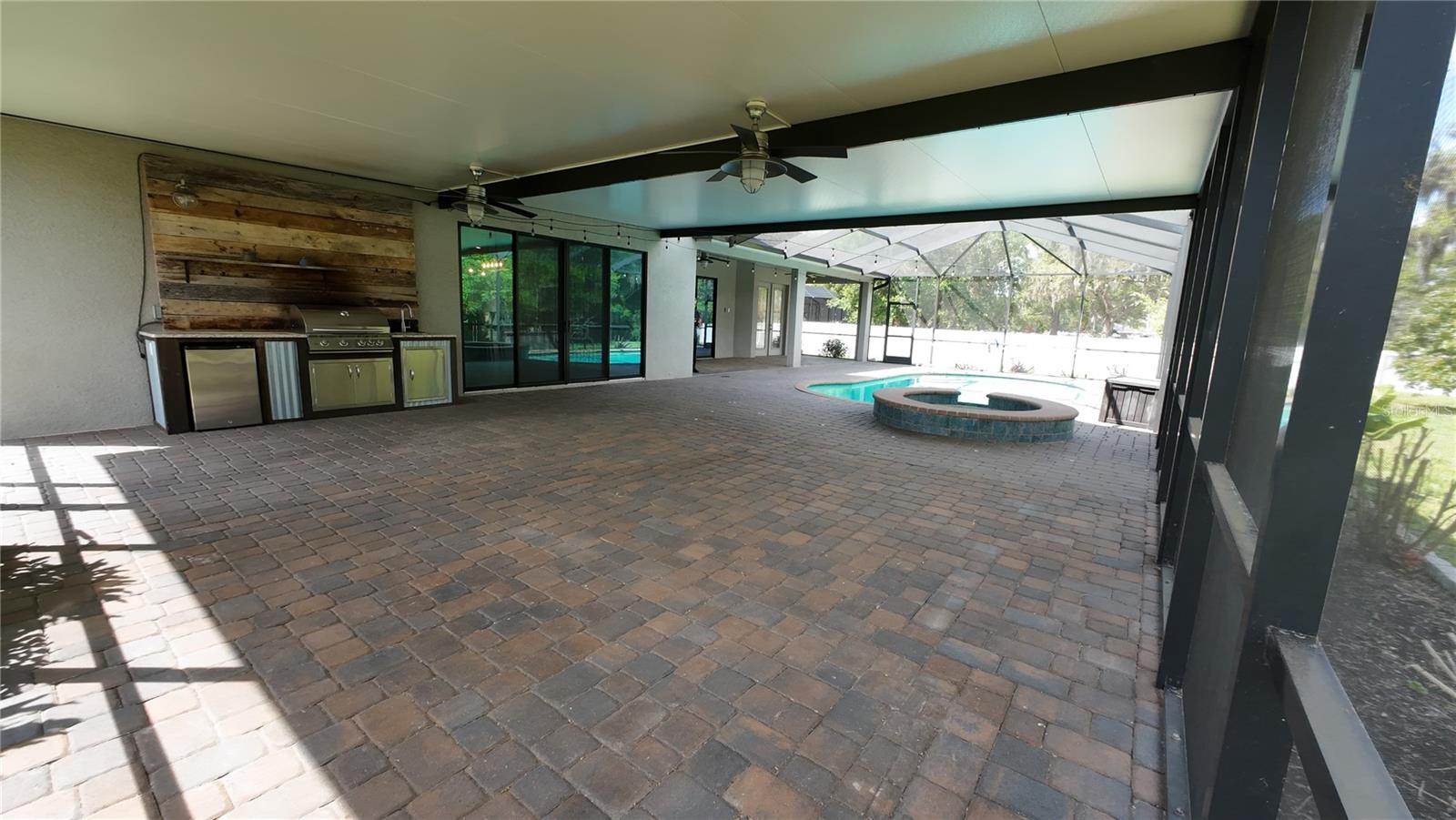SOUTHERN OAKS - Residential