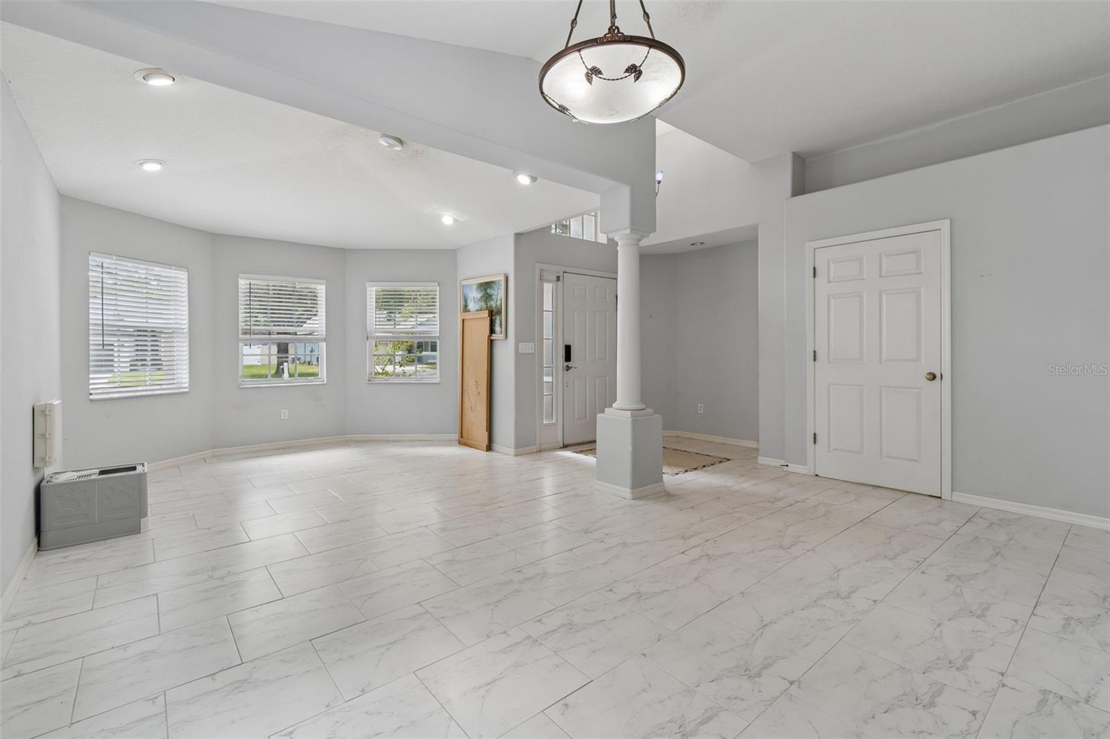 WHISPERING OAKS - Residential