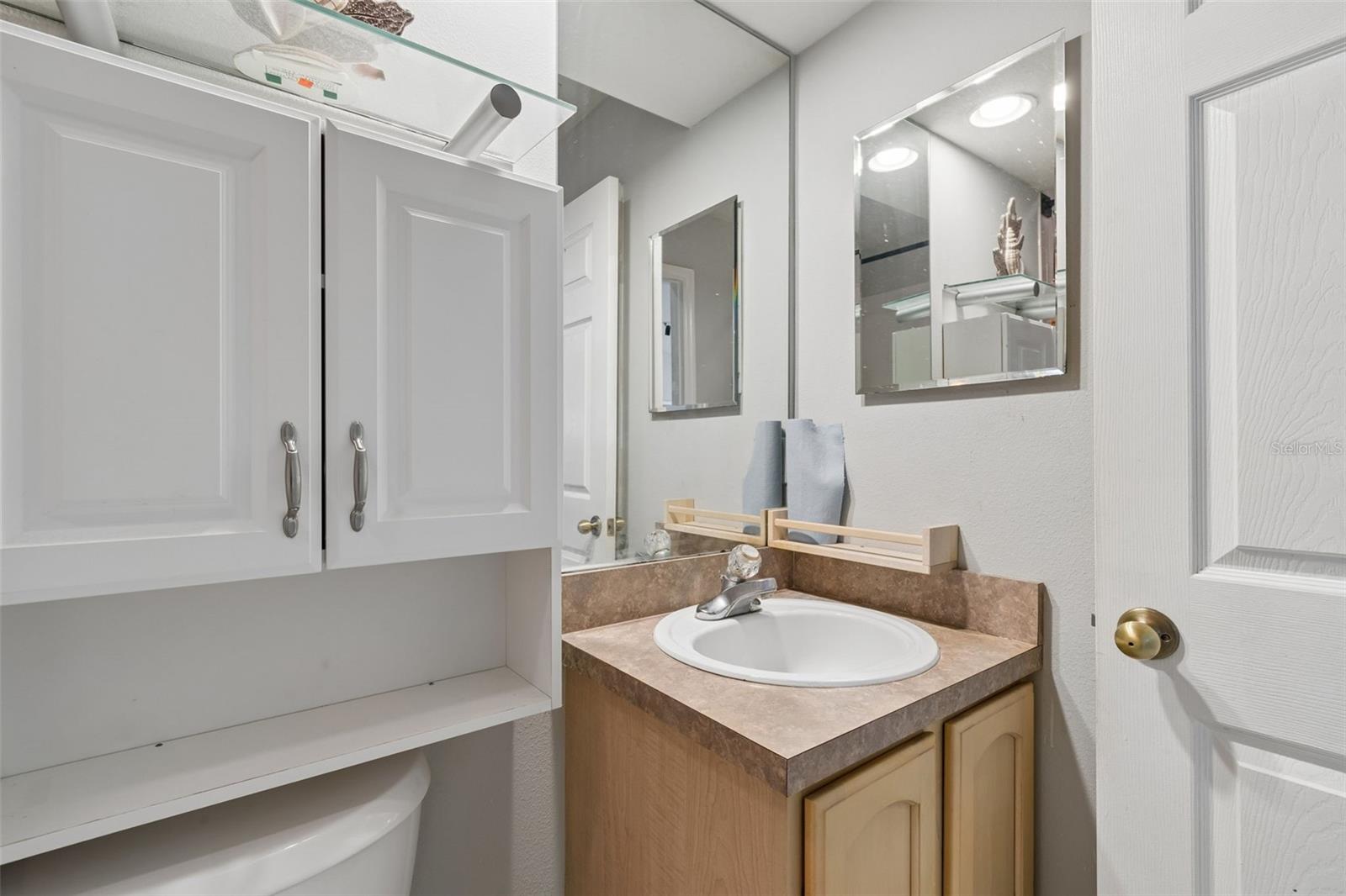 WHISPERING OAKS - Residential