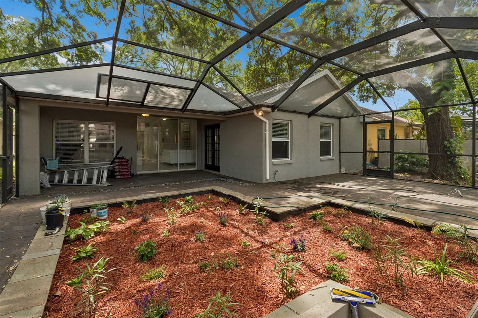 WHISPERING OAKS - Residential