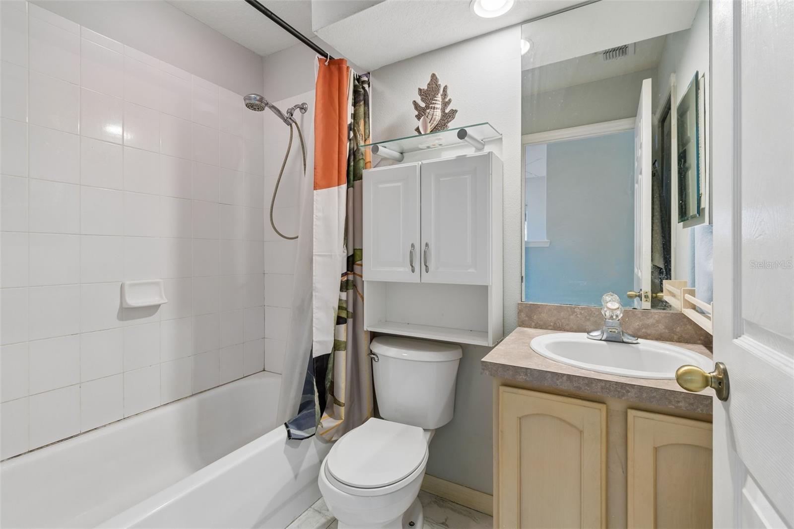WHISPERING OAKS - Residential
