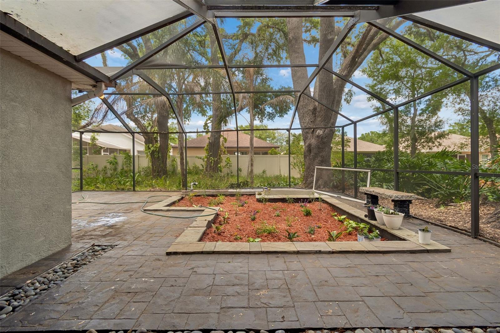 WHISPERING OAKS - Residential