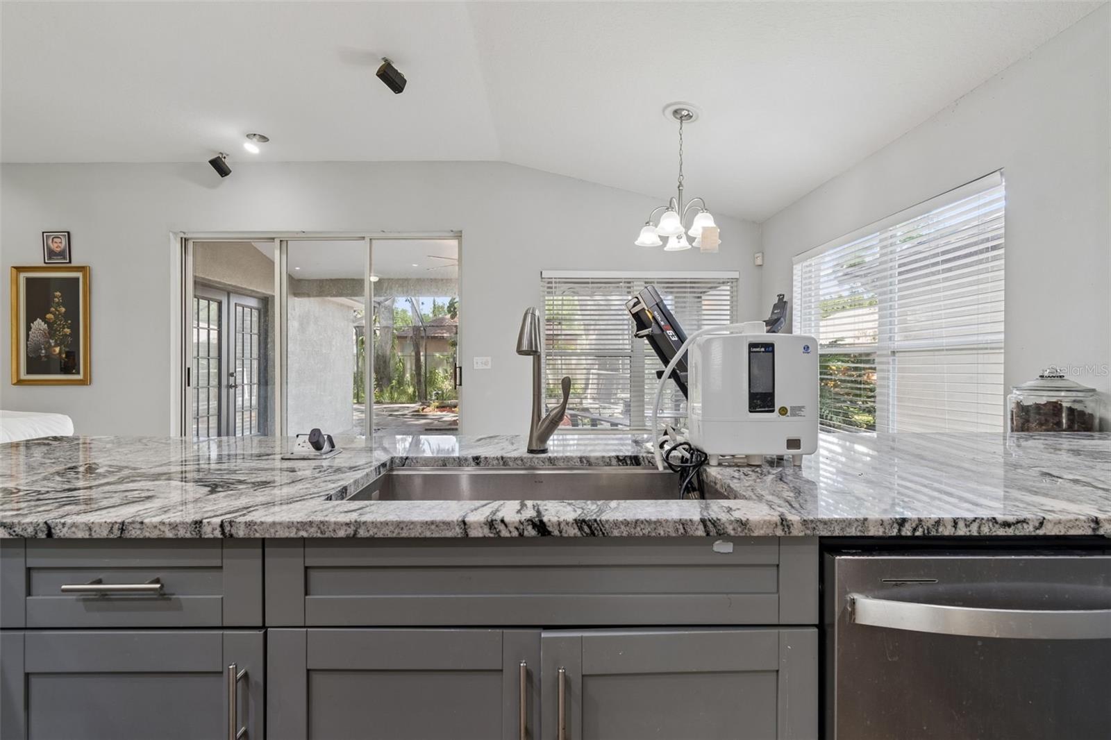 WHISPERING OAKS - Residential