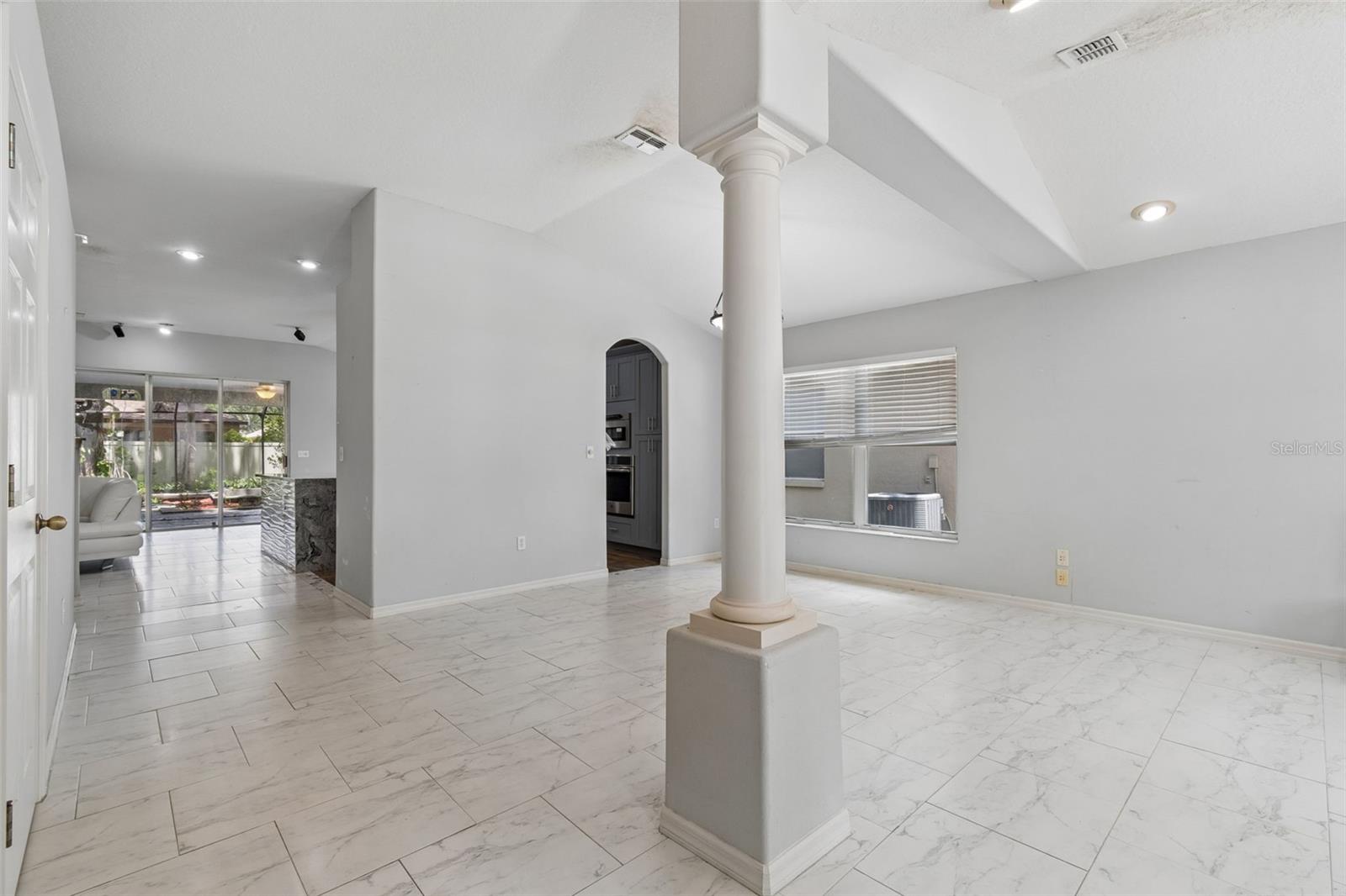 WHISPERING OAKS - Residential