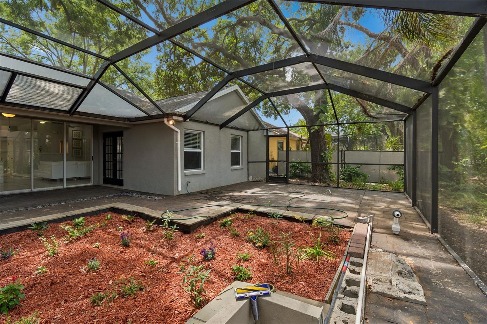 WHISPERING OAKS - Residential